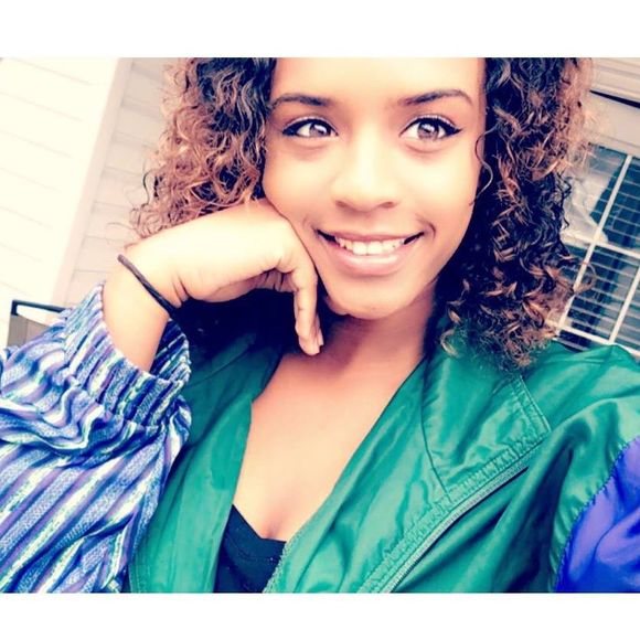 Meet your Posher, Dejanee - Picture 1 of 1